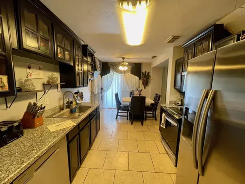 Kitchen - 3012 St Isaac Lp, Laredo, TX 78046 photo 3 of 6