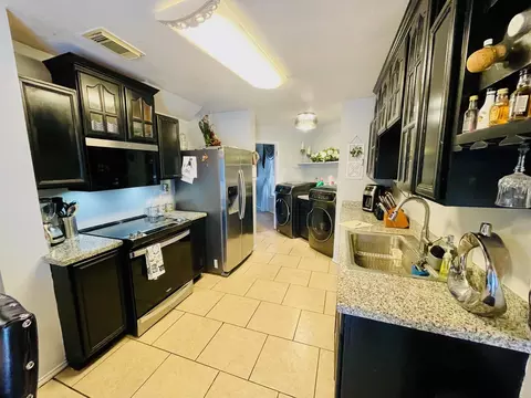 Kitchen - 3012 St Isaac Lp, Laredo, TX 78046 photo 1 of 6