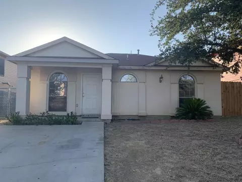 2615 Bandera Dr, Laredo, TX 78045