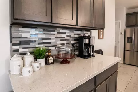 Kitchen - 711 Solaz Dr, Laredo, TX 78045 photo 3 of 4