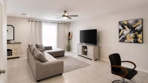 Living - 711 Solaz Dr, Laredo, TX 78045 photo 1 of 2