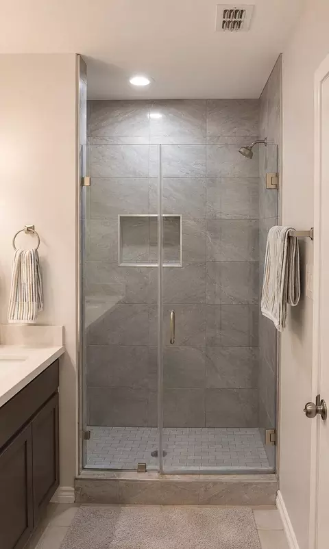 Bath - 711 Solaz Dr, Laredo, TX 78045 photo 1 of 4