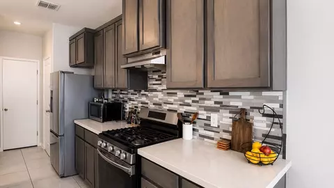 Kitchen - 711 Solaz Dr, Laredo, TX 78045 photo 2 of 4