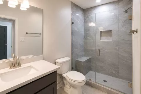 Bath - 711 Solaz Dr, Laredo, TX 78045 photo 2 of 4