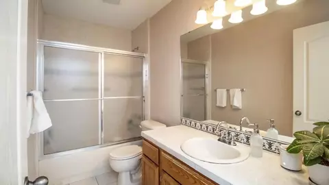 2083 Quito Lp, Laredo, TX 78041 photo 10