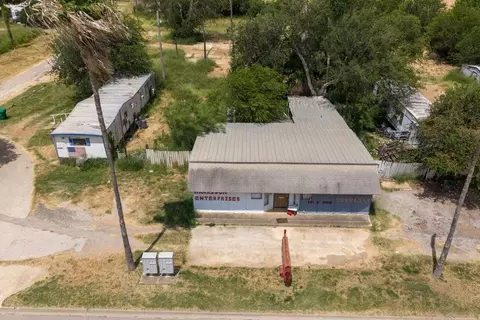 601 N Main St, Cotulla, TX 78014 photo 12