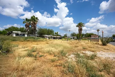 601 N Main St, Cotulla, TX 78014 photo 14