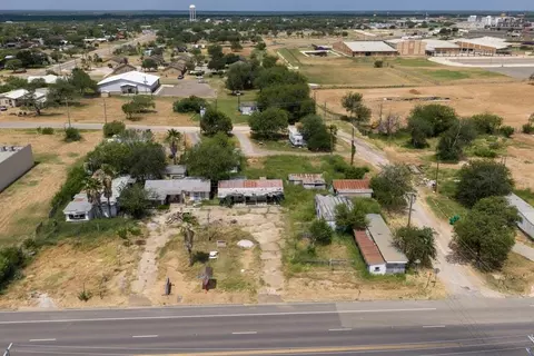 601 N Main St, Cotulla, TX 78014 photo 5