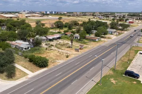 601 N Main St, Cotulla, TX 78014 photo 7