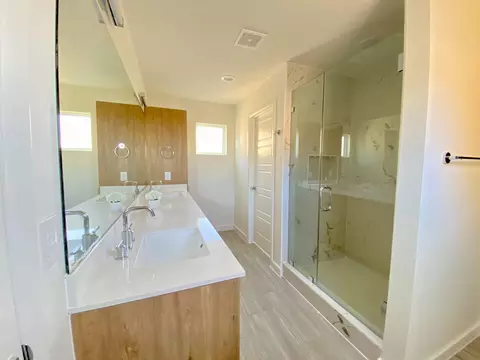 Bath - 512 Deer Path Loop, Laredo, TX 78045 photo 5 of 5