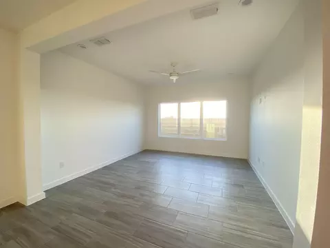 Living - 512 Deer Path Loop, Laredo, TX 78045 photo 2 of 4