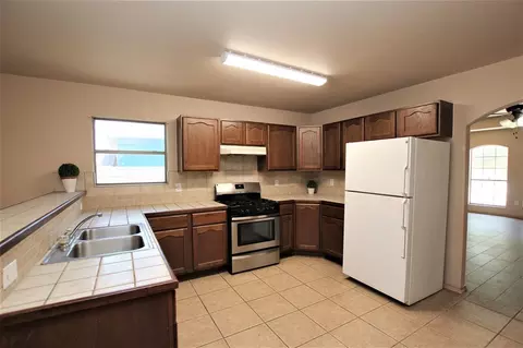 Kitchen - 6006 Catedral Lp, Laredo, TX 78043 photo 2 of 2