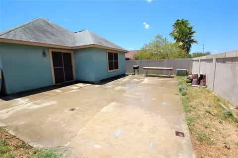 Exterior - 6006 Catedral Lp, Laredo, TX 78043 photo 3 of 3