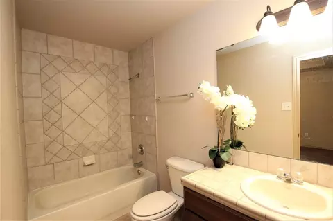 Bath - 6006 Catedral Lp, Laredo, TX 78043 photo 2 of 2