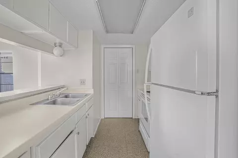 Kitchen - 100 Hillside Rd #202, Laredo, TX 78041 photo 3 of 3