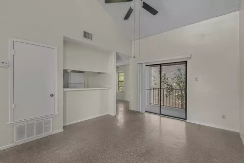 Living - 100 Hillside Rd #202, Laredo, TX 78041 photo 4 of 4
