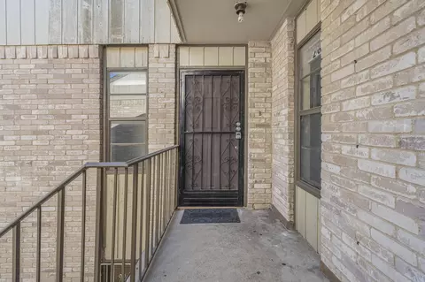Exterior - 100 Hillside Rd #202, Laredo, TX 78041 photo 3 of 4