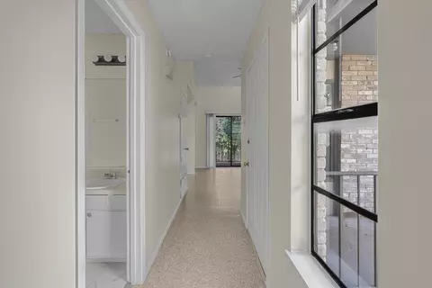 Entry Way - 100 Hillside Rd #202, Laredo, TX 78041 photo 2 of 3