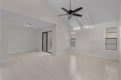 Living - 100 Hillside Rd #209, Laredo, TX 78041 photo 2 of 4
