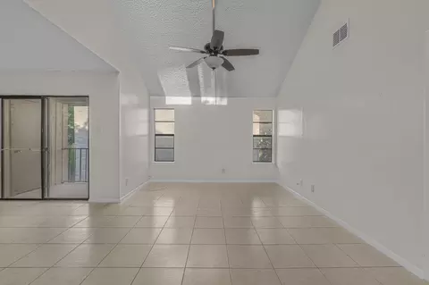 Living - 100 Hillside Rd #209, Laredo, TX 78041 photo 3 of 4