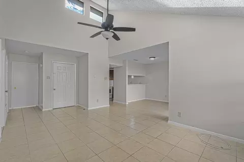 Living - 100 Hillside Rd #209, Laredo, TX 78041 photo 4 of 4