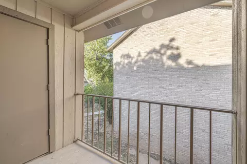 Exterior - 100 Hillside Rd #209, Laredo, TX 78041 photo 2 of 2