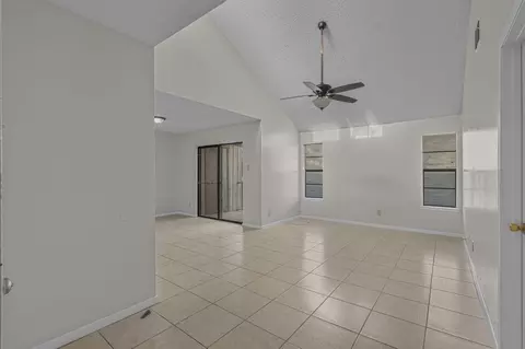 Living - 100 Hillside Rd #209, Laredo, TX 78041 photo 1 of 4