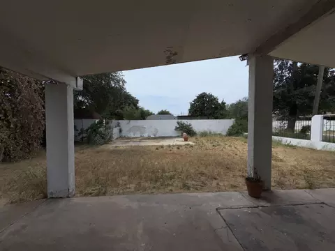 Exterior - 2401 E Plum St, Laredo, TX 78043 photo 2 of 8