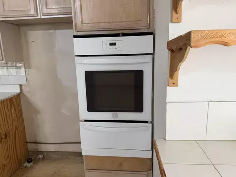 Kitchen - 2401 E Plum St, Laredo, TX 78043 photo 5 of 7