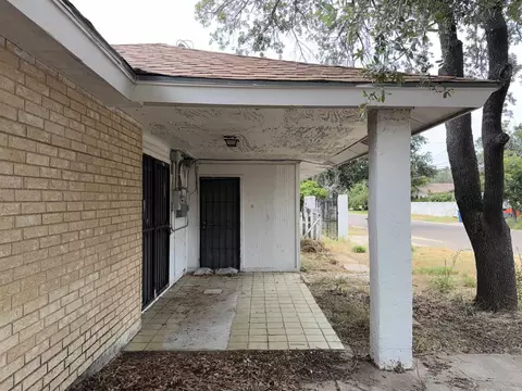 Exterior - 2401 E Plum St, Laredo, TX 78043 photo 8 of 8