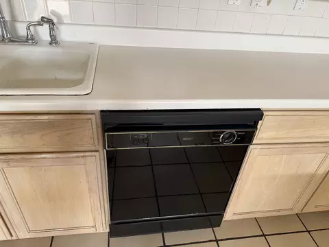Kitchen - 2401 E Plum St, Laredo, TX 78043 photo 7 of 7