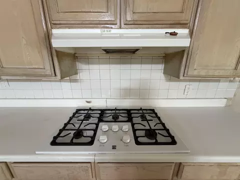 Kitchen - 2401 E Plum St, Laredo, TX 78043 photo 6 of 7