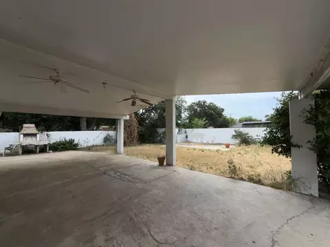 Exterior - 2401 E Plum St, Laredo, TX 78043 photo 7 of 8