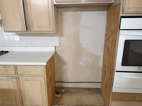 Kitchen - 2401 E Plum St, Laredo, TX 78043 photo 4 of 7