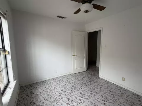 Bedroom - 2401 E Plum St, Laredo, TX 78043 photo 4 of 4