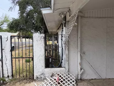 Exterior - 2401 E Plum St, Laredo, TX 78043 photo 6 of 8