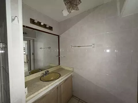 Bath - 2401 E Plum St, Laredo, TX 78043 photo 3 of 3