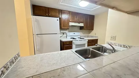 Kitchen - 100 E Aurora St #464, Laredo, TX 78041 photo 2 of 2