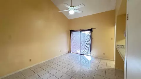 Living - 100 E Aurora St #464, Laredo, TX 78041 photo 1 of 2