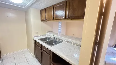 Kitchen - 100 E Aurora St #464, Laredo, TX 78041 photo 1 of 2