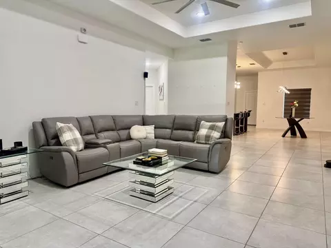 Living - 621 Journey Loop, Laredo, TX 78045 photo 3 of 4