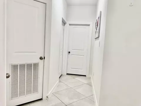 Entry Way - 621 Journey Loop, Laredo, TX 78045 photo 2 of 2