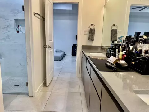 Bath - 621 Journey Loop, Laredo, TX 78045 photo 2 of 3