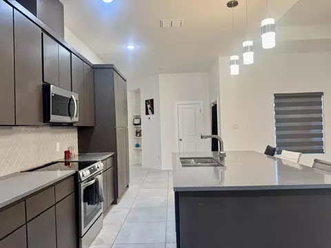 Kitchen - 621 Journey Loop, Laredo, TX 78045 photo 4 of 7