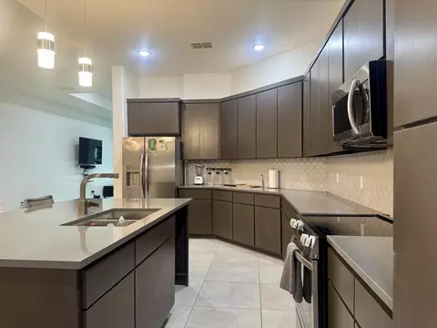 Kitchen - 621 Journey Loop, Laredo, TX 78045 photo 3 of 7