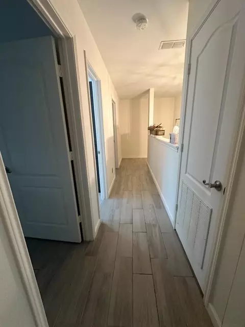 Entry Way - 125 Sun Ray Lp, Laredo, TX 78045 photo 1 of 2