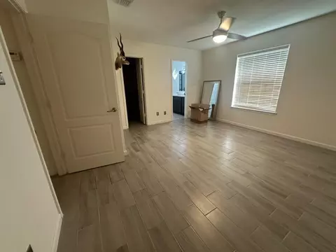 Bedroom - 125 Sun Ray Lp, Laredo, TX 78045 photo 1 of 2