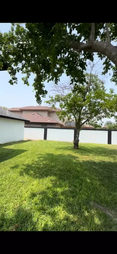 Exterior - 125 Sun Ray Lp, Laredo, TX 78045 photo 2 of 2
