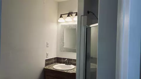 Bath - 308 Cambridge Lp, Laredo, TX 78045 photo 1 of 3