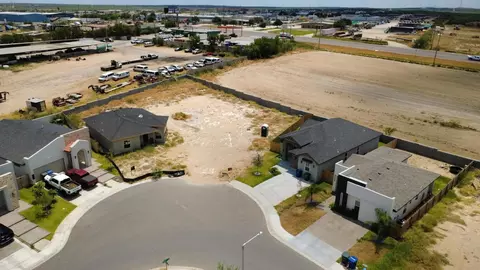 6015 Heather Loop, Laredo, TX 78046 photo 3